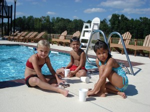 3-kids-poolside